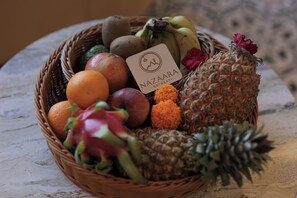 A wicker basket filled with fruits and a card labeled 'NAZAARA RETREAT'. - Nazaara Hills Retreat (Udaipur)