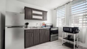 Fridge, microwave, oven, stovetop