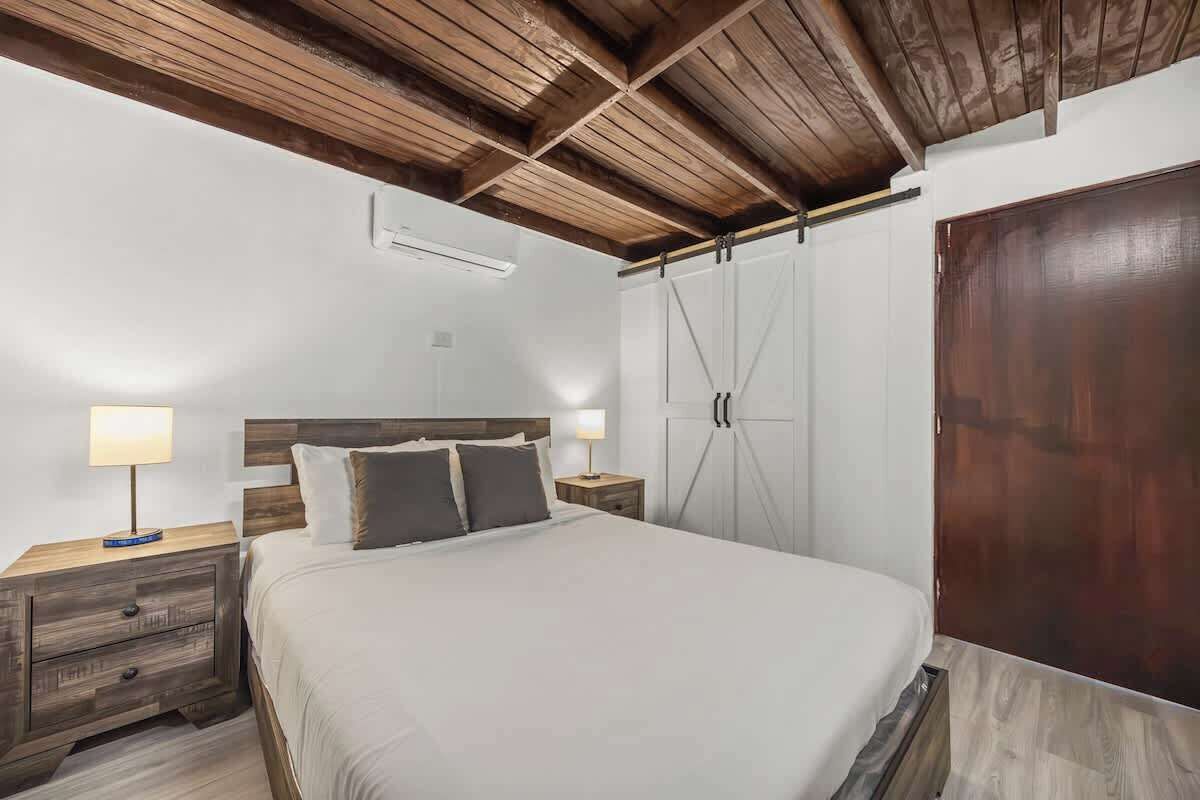 4 bedrooms, iron/ironing board, travel crib, free WiFi