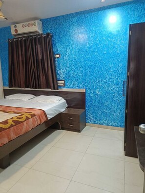 Desk, free WiFi - Hotel Mrunal Palace (Chhatrapati Sambhajinagar)