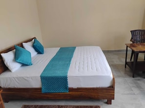 Habitación doble Deluxe, vista a la montaña | Caja de seguridad en la habitación y wifi gratis 