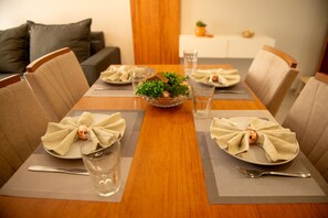 2 bedrooms - Apto a 100m da Praia c 2 su tes Wi Fi e Piscina (Japaratinga)
