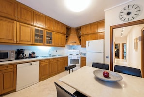 Appartamento, 3 camere da letto, balcone, vista città | Cucina privata | Macchina per tè/caffè, bollitore elettrico