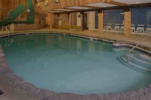 من حمّامات السباحة المغطاة، حمّام سباحة خارجي