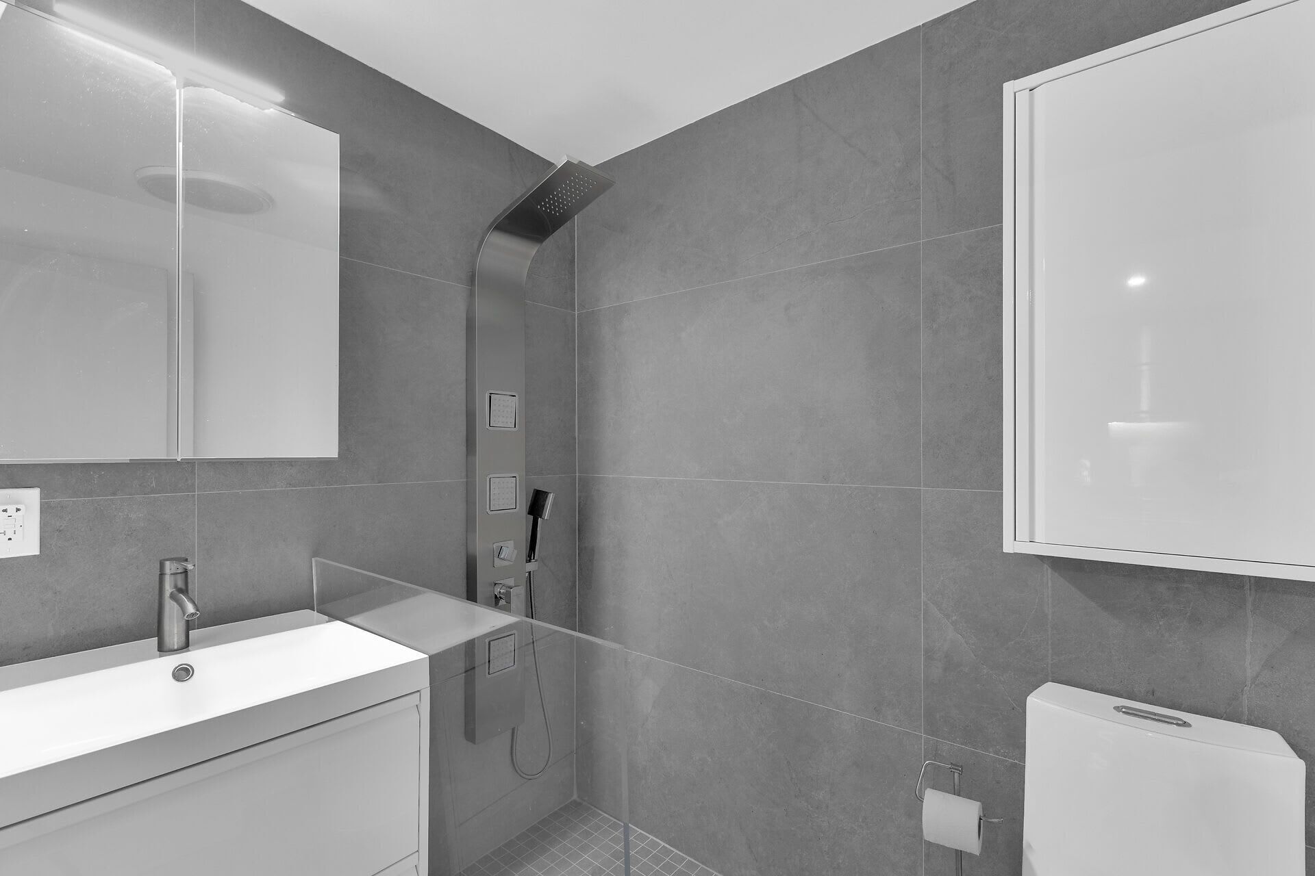 Douche, serviettes fournies