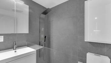 Douche, serviettes fournies