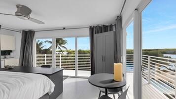 5 bedrooms, travel crib, WiFi, bed sheets