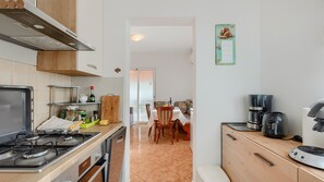 Fridge, microwave, oven, coffee/tea maker