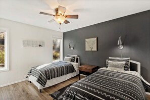 3 bedrooms, desk, iron/ironing board, free WiFi - New Listing! Quaint Pagosa Townhome | Peekaboo Lake Views (Pagosa Springs)