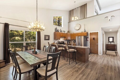 New Listing! Quaint Pagosa Townhome | Peekaboo Lake Views