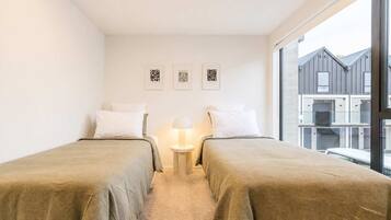 2 bedrooms, desk, WiFi, bed sheets
