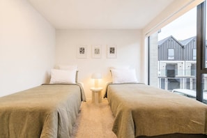 2 bedrooms, desk, WiFi, bed sheets