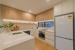 Fridge, microwave, oven, stovetop