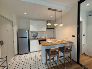 Departamento Confort, balcón, vista a la montaña | Caja de seguridad en la habitación, cortinas blackout y insonorización 