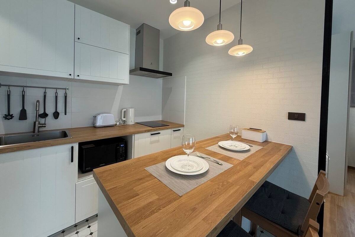 Departamento Confort, balcón, vista a la montaña | Caja de seguridad en la habitación, cortinas blackout y insonorización