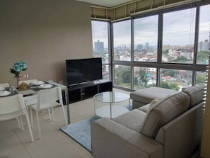 Apartemen, 2 kamar tidur, akses difabel, Boleh Merokok | Ruang keluarga