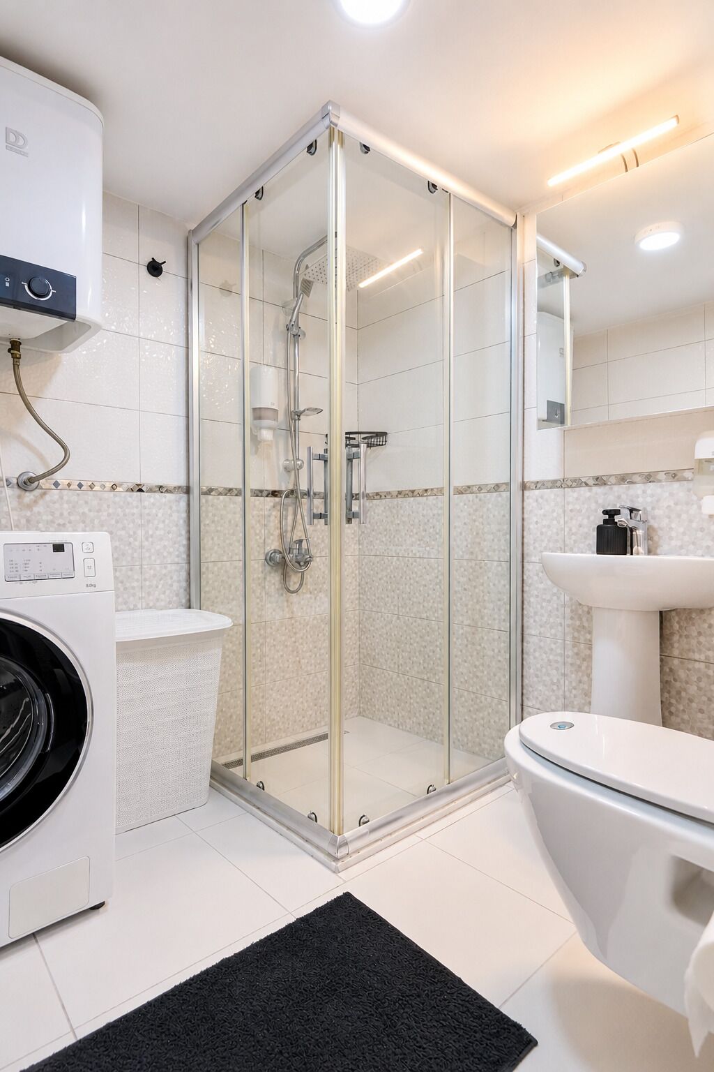 Familienapartment, 3 Schlafzimmer, Küche, Stadtblick | Badezimmer | Dusche, kostenlose Toilettenartikel, Haartrockner, Handtücher