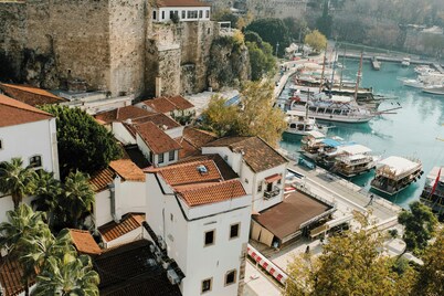 Maxi Hadrian - 1 