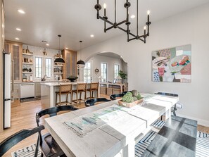 Dining - Charming Lake Cottage in Carlton Landing | Hideaway 56 (Carlton Landing)