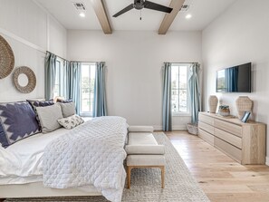 4 bedrooms, travel cot, WiFi, bed sheets