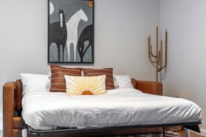 3 bedrooms, desk, iron/ironing board, travel cot