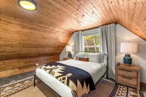 3 slaapkamers, een bureau, een strijkplank/strijkijzer, reisbedje