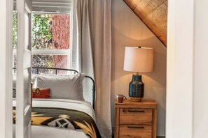 3 عدّة غرف نوم ومكتب ومكواة/لوح كي وسرير سفر