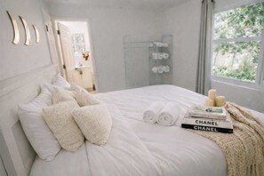 2 slaapkamers, een strijkplank/strijkijzer, wifi, beddengoed