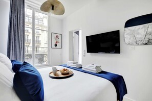2 habitaciones, tabla de planchar con plancha, wifi y ropa de cama