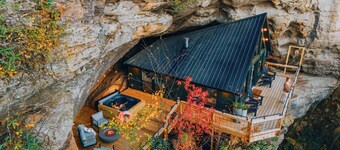 NEW Cliffside Unique Stay | Hot Tub | Steam Shower