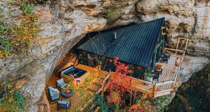 NEW Cliffside Unique Stay | Hot Tub | Steam Shower