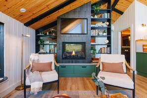 Interior - NEW Cliffside Modern Stay | Hot Tub | Steam Shower (Beattyville)