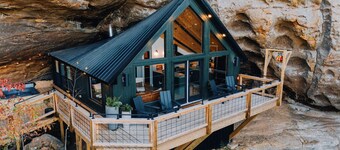 NEW Rockface Retreat | Hot Tub | Steam Shower