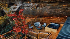 Outdoor spa tub - NEW Cliffside Winter Stay | Hot Tub | Steam Shower (Beattyville)