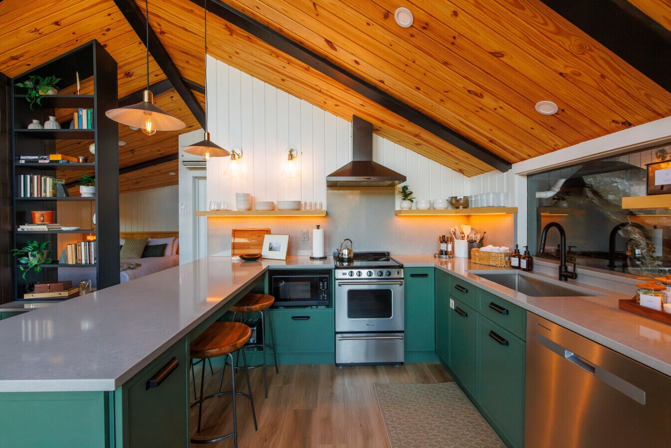 Frigorifero, forno, piano cottura, macchina per tè/caffè