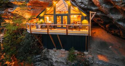 NEW Cliffside Unique Stay | Hot Tub | Steam Shower