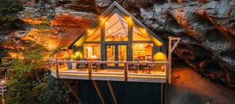 NEW Cliffside Unique Stay | Hot Tub | Steam Shower