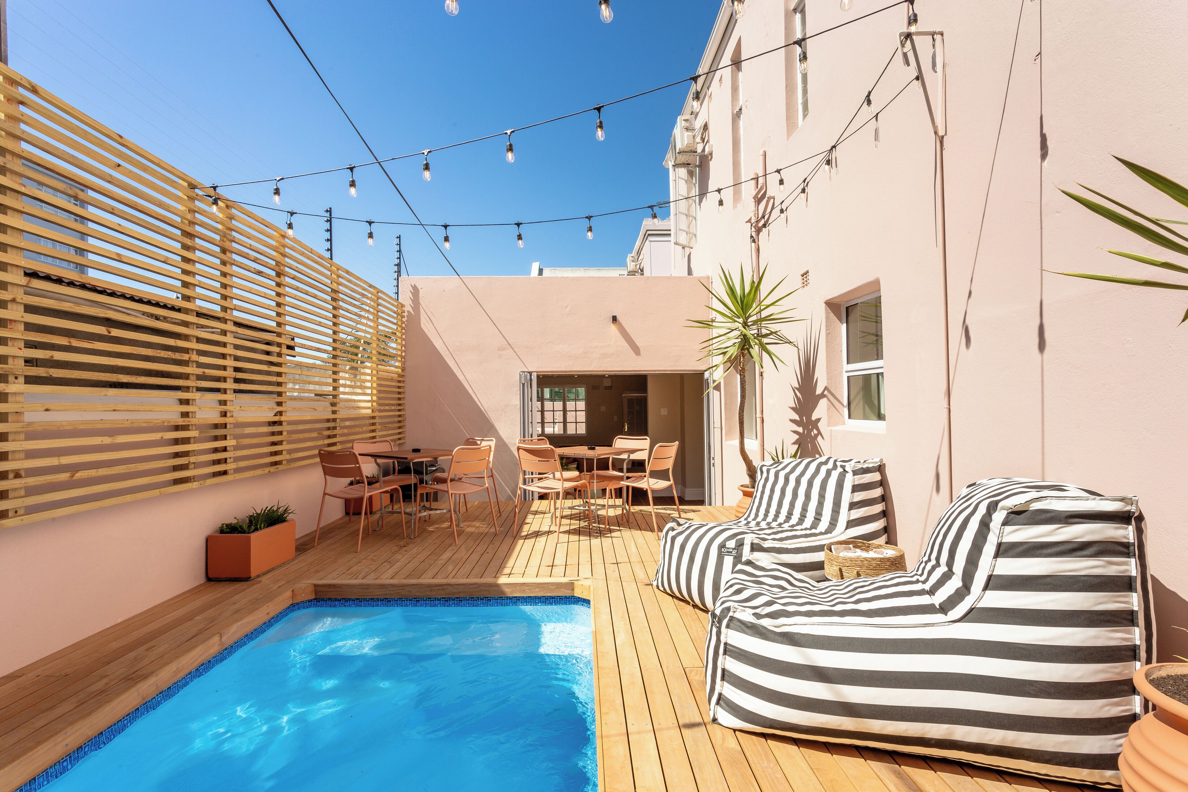 Hồ bơi ngoài trời 