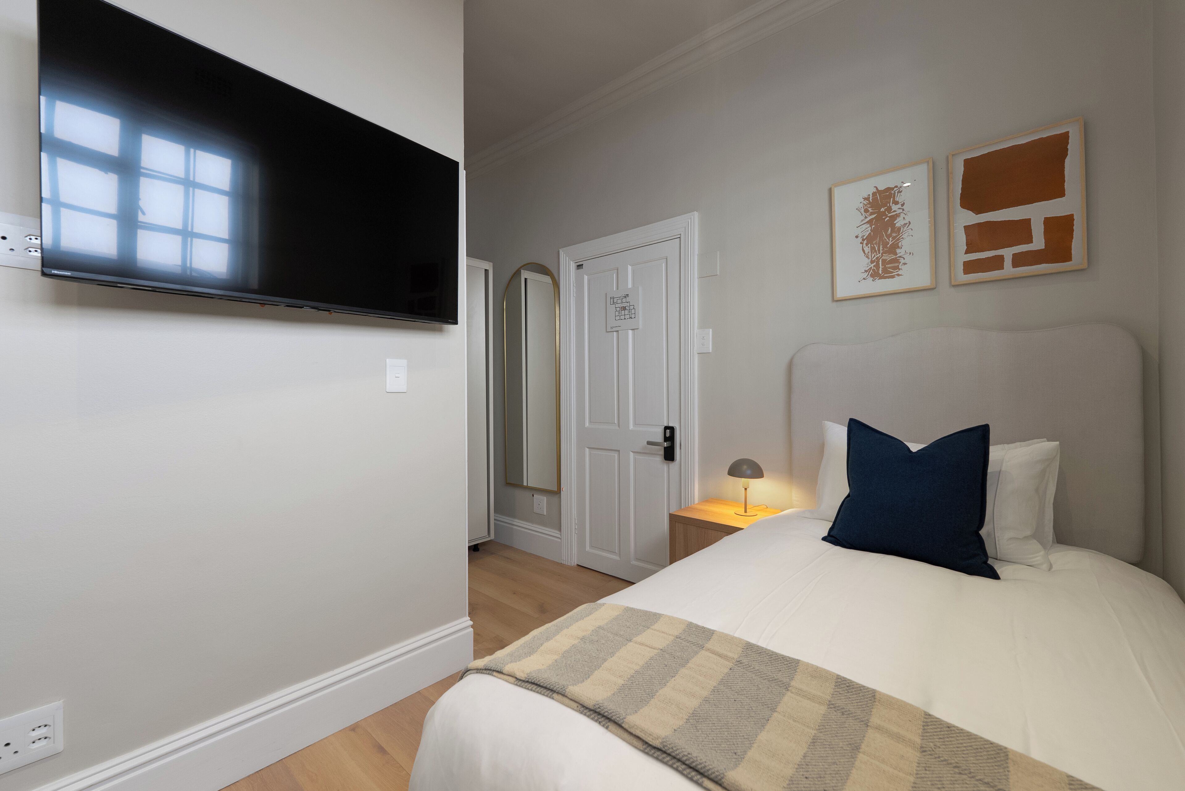 Classic-Einzelzimmer | Zimmersafe, Schreibtisch, laptopgeeigneter Arbeitsplatz