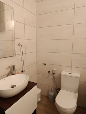 Baño | Regadera, toallas, jabón, shampoo