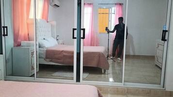 WiFi, bed sheets