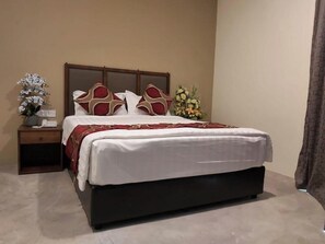 Habitación estándar con 1 cama doble o 2 individuales | Tabla de planchar con plancha y wifi gratis