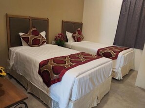 Habitación estándar con 1 cama doble o 2 individuales | Tabla de planchar con plancha y wifi gratis