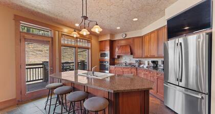 Ski-In/Ski-Out Condo with Outdoor Pool & Hot Tub!