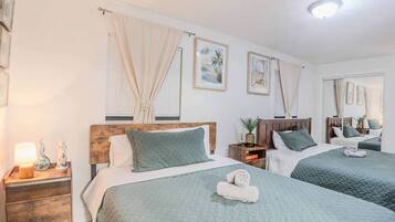 4 Schlafzimmer, Schreibtisch, Bügeleisen/Bügelbrett, WLAN