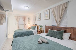 4 Schlafzimmer, Schreibtisch, Bügeleisen/Bügelbrett, WLAN