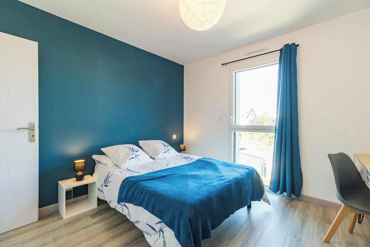 3 chambres, bureau, accès Internet, draps fournis