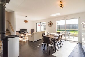 TV - Ty Menez: New house close to shops and beaches (Pordic)