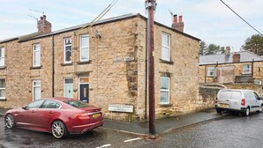 A stone building with a sign reading "EILANSGATE TERRACE" and "ELANVILLE". - Host Stay The Reading Room (Hexham)