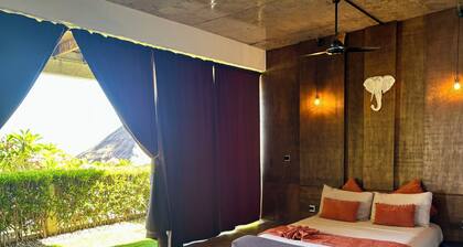 Villa JuPITER, Boracay, ocean view holiday home with pool